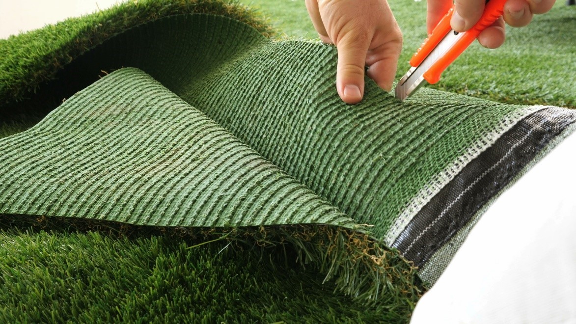 cutting putting greens